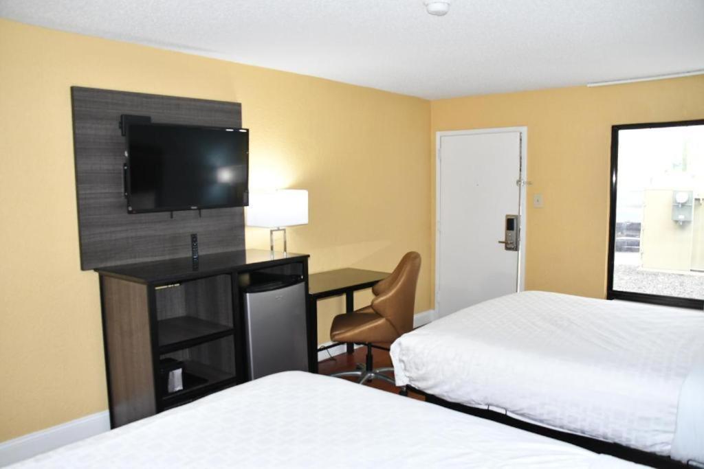 Motel Baymont By Wyndham Macon I-75 Exterior foto