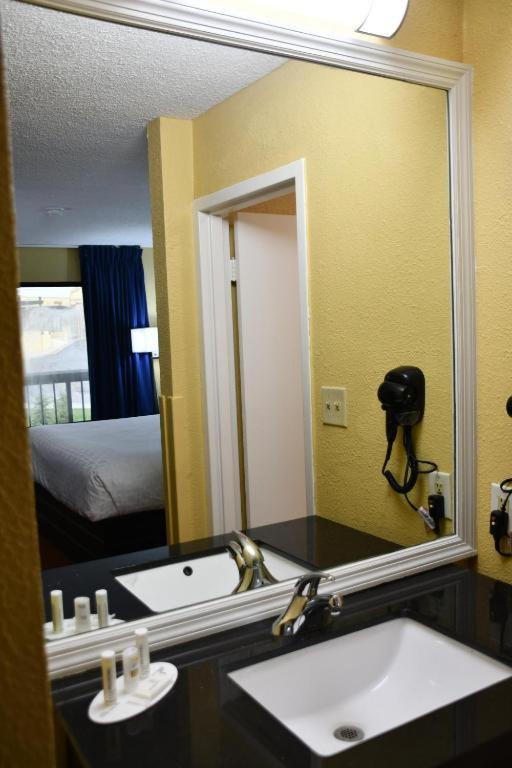 Motel Baymont By Wyndham Macon I-75 Exterior foto